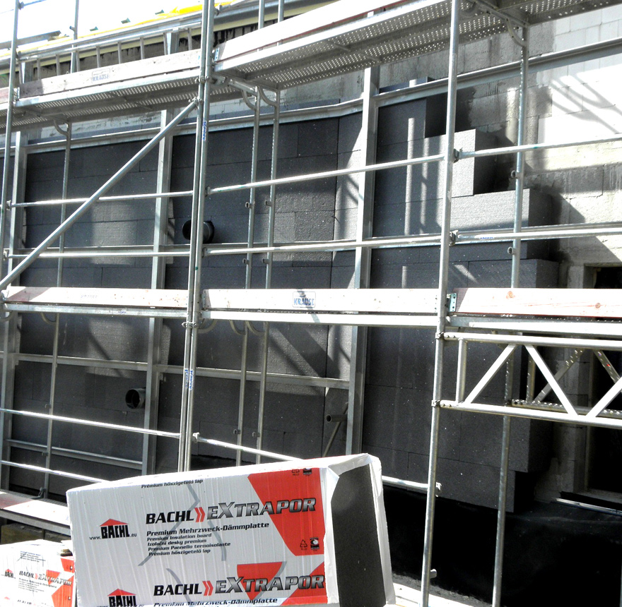 Feh&eacute;r vagy grafitos legyen a hőszigetel&eacute;s?