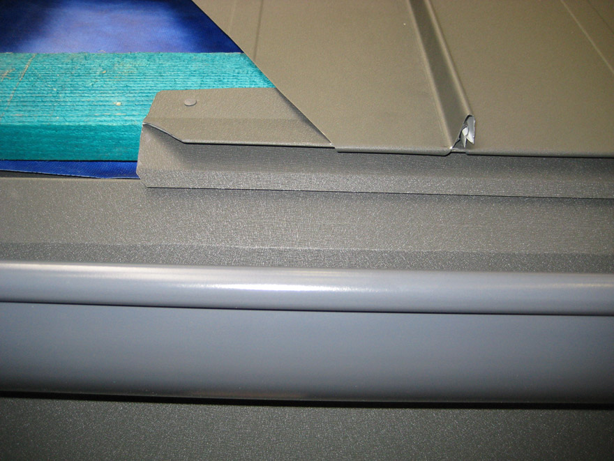 Klikk rendszerű állókorcos lemezfedés