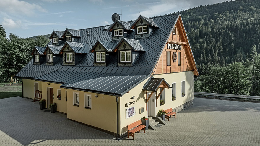 Azbesztes pala hely&eacute;re f&eacute;mfed&eacute;s